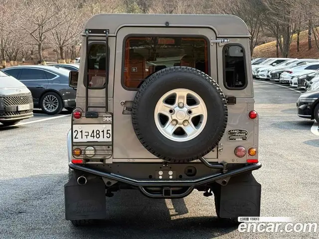 Land Rover Defender 2012 2.2 механика, миниатюра 3 Land Rover Defender 2012 2.2 механика, миниатюра 3