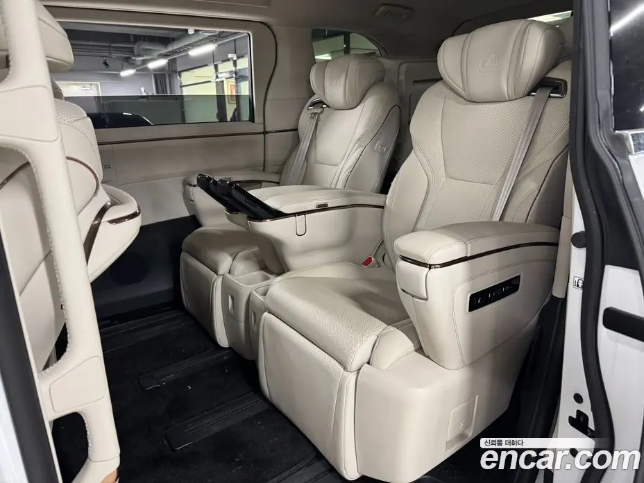 Lexus LM 2025 2.4 автомат (гидро), фото 11 Lexus LM 2025 2.4 автомат (гидро), фото 11