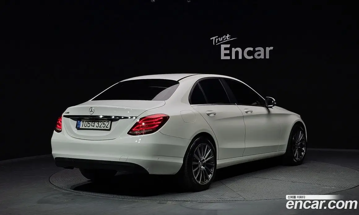 Mercedes-Benz C-Class 2016 2.0 автомат (гидро), фото 2 Mercedes-Benz C-Class 2016 2.0 автомат (гидро), фото 2
