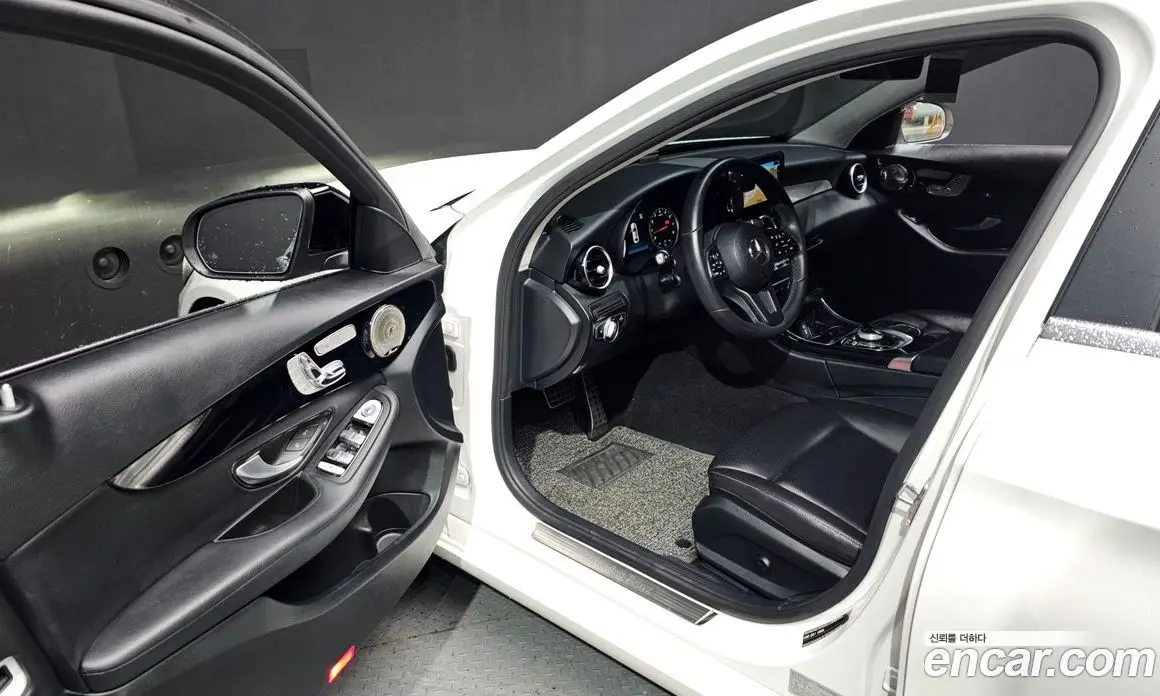 Mercedes-Benz C-Class 2019 2.0 автомат (гидро), фото 10 Mercedes-Benz C-Class 2019 2.0 автомат (гидро), фото 10
