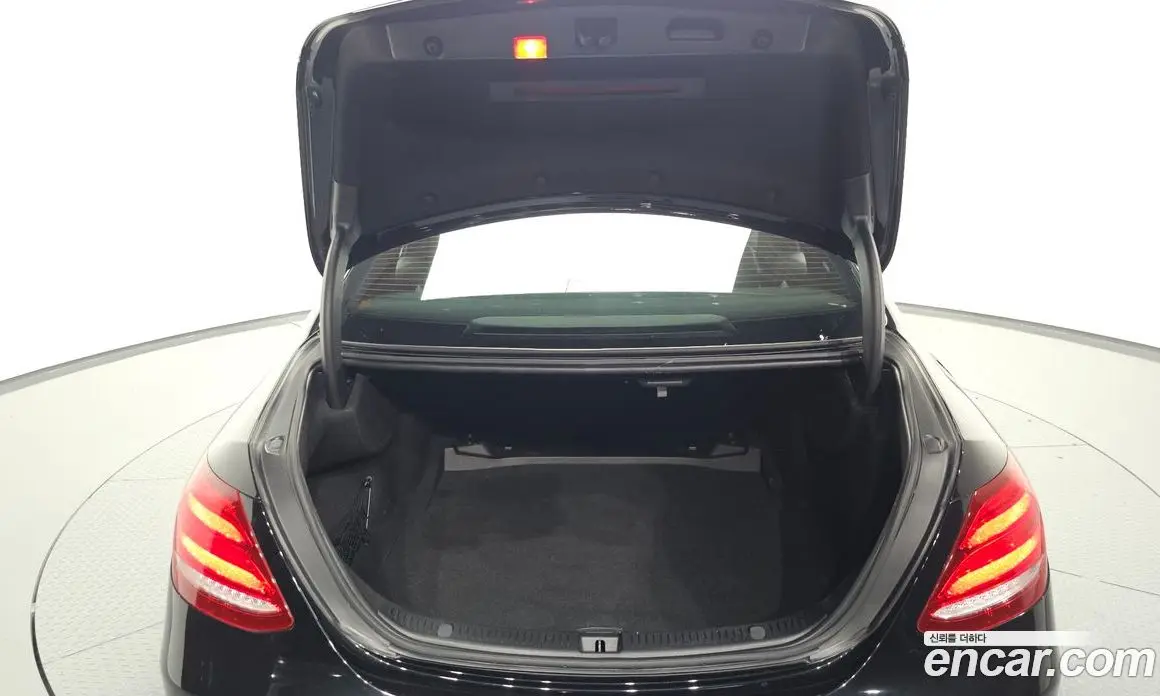 Mercedes-Benz E-Class 2018 2.0 автомат (гидро), фото 20 Mercedes-Benz E-Class 2018 2.0 автомат (гидро), фото 20