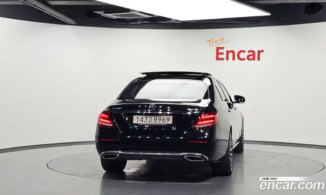 Mercedes-Benz E-Class 2018 2.0 автомат (гидро), миниатюра 4 Mercedes-Benz E-Class 2018 2.0 автомат (гидро), миниатюра 4