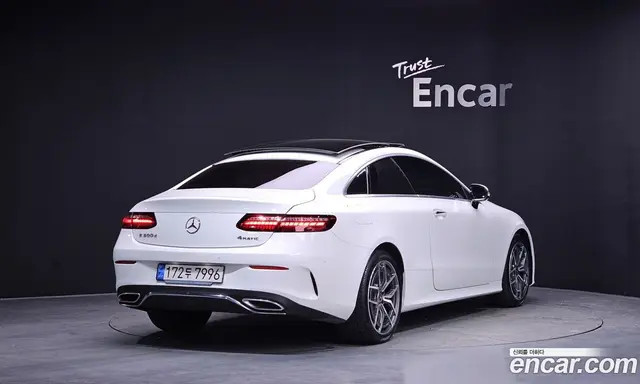Mercedes-Benz E-Class 2022 2.0 автомат (гидро), миниатюра 2