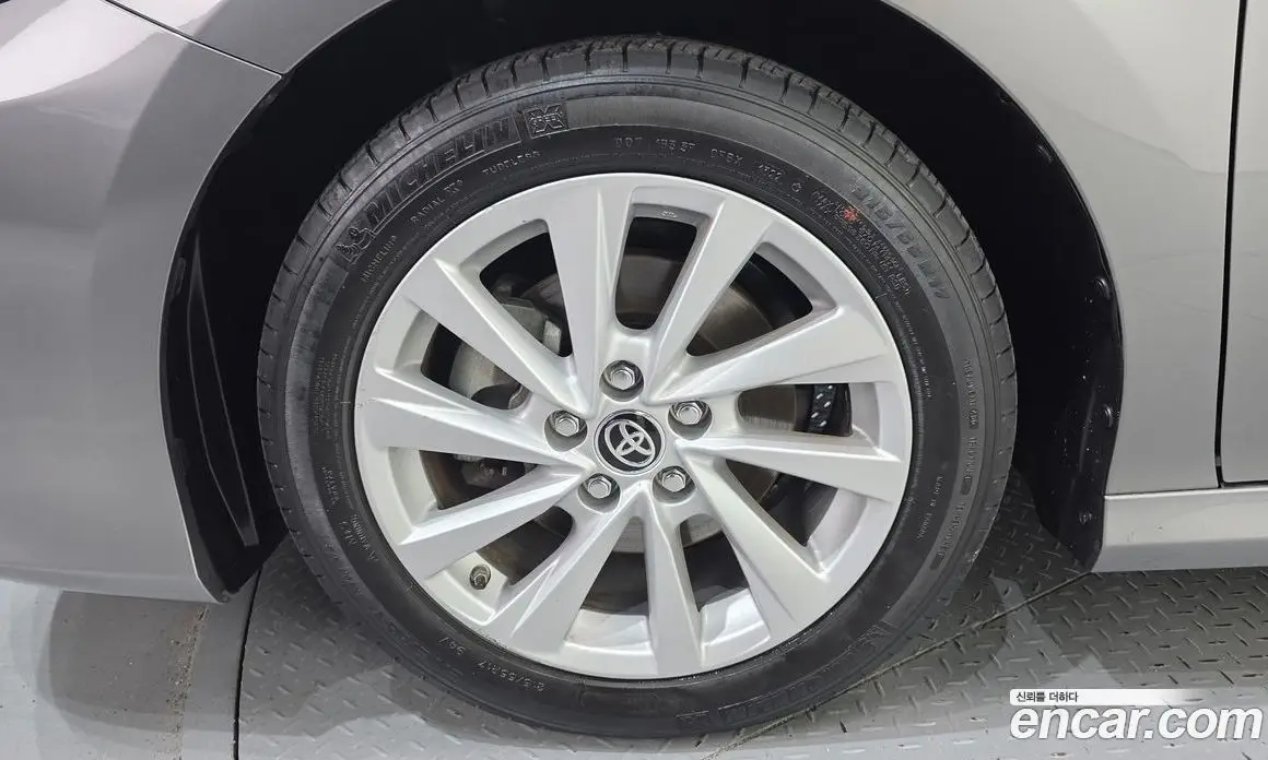 Toyota Camry 2023 2.5 автомат (гидро), фото 5