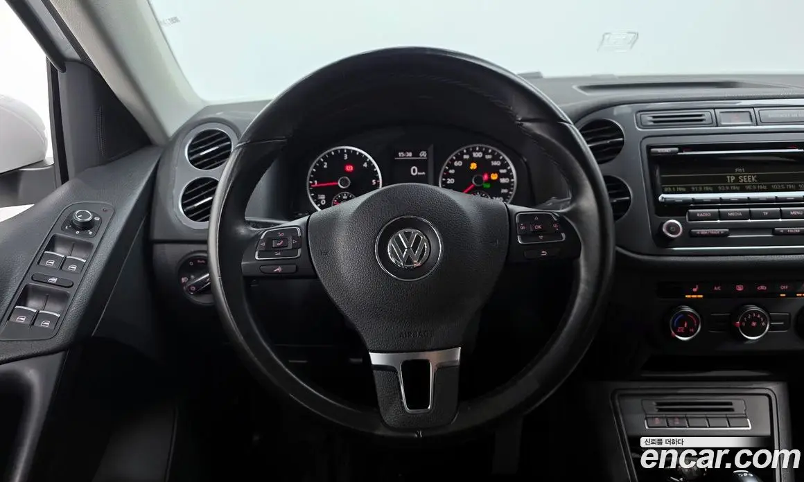 Volkswagen Tiguan 2015 2.0 автомат (гидро), фото 13