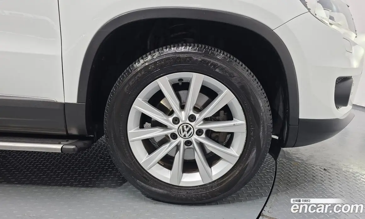 Volkswagen Tiguan 2015 2.0 автомат (гидро), фото 5