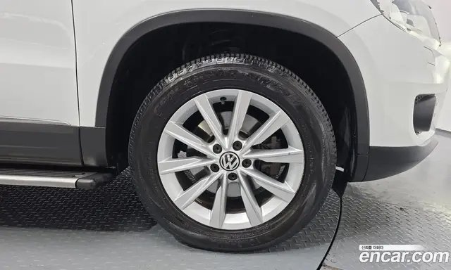 Volkswagen Tiguan 2015 2.0 автомат (гидро), миниатюра 5