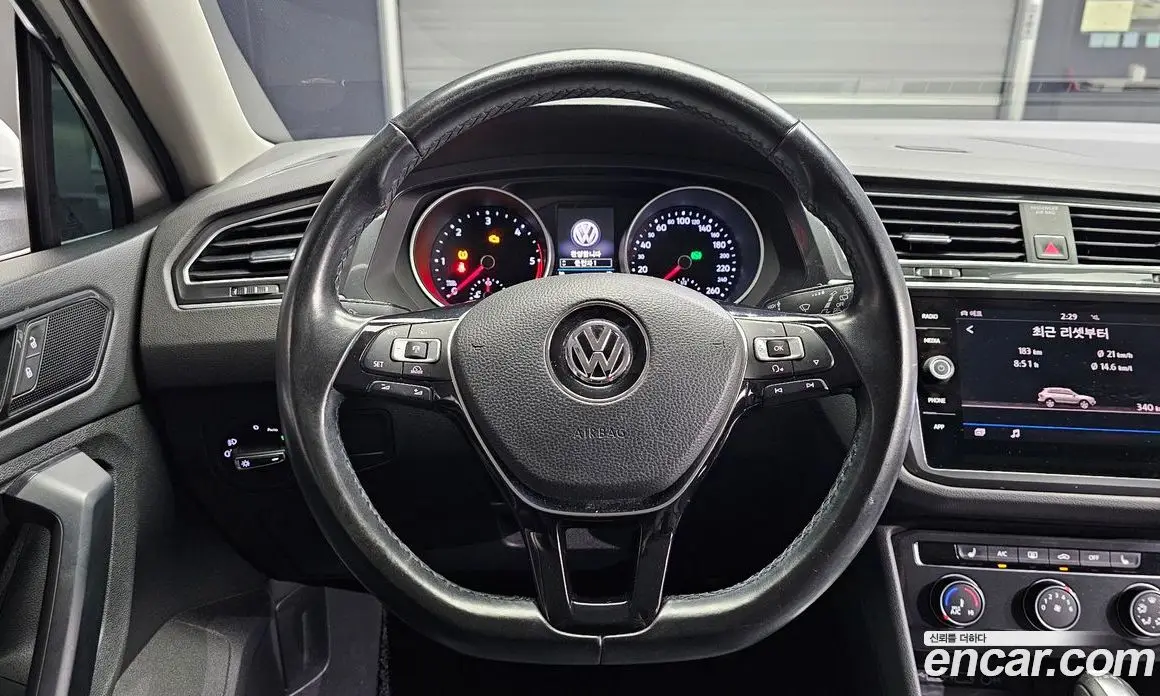 Volkswagen Tiguan 2018 2.0 автомат (гидро), фото 14 Volkswagen Tiguan 2018 2.0 автомат (гидро), фото 14