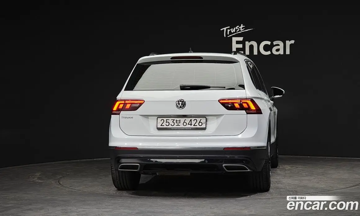Volkswagen Tiguan 2018 2.0 автомат (гидро), фото 4 Volkswagen Tiguan 2018 2.0 автомат (гидро), фото 4