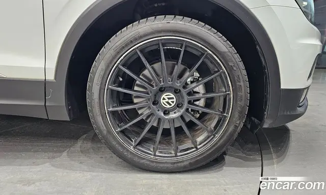 Volkswagen Tiguan 2018 2.0 автомат (гидро), миниатюра 5 Volkswagen Tiguan 2018 2.0 автомат (гидро), миниатюра 5