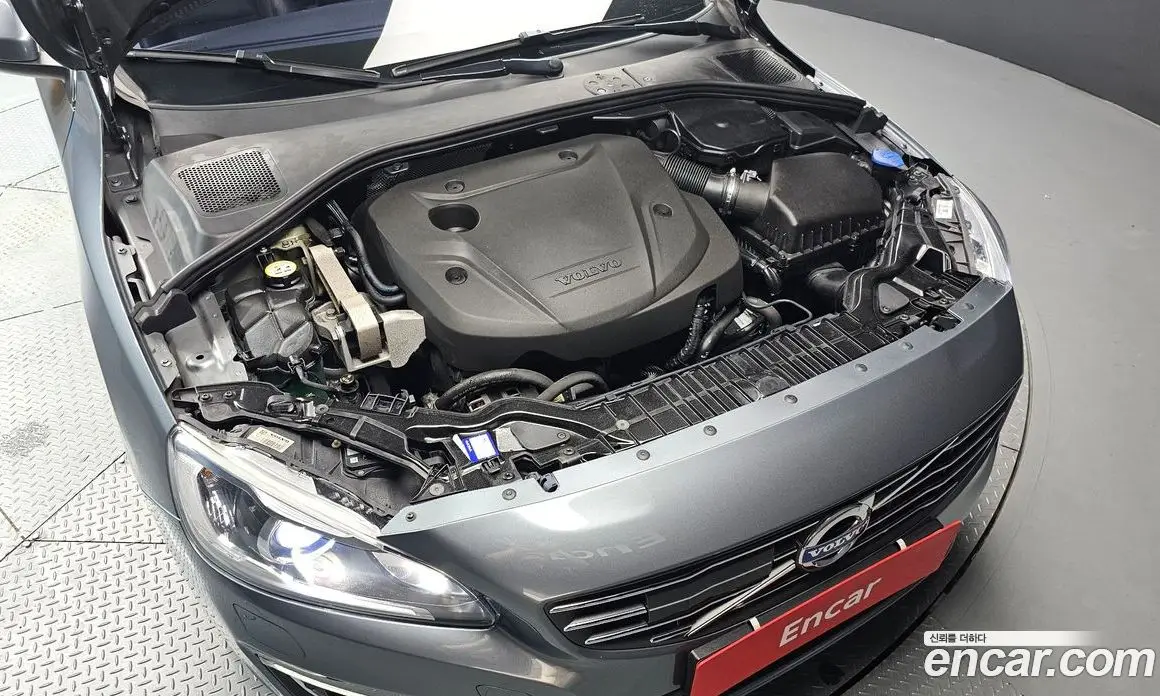 Volvo S60 2018 2.0 автомат (гидро), фото 6 Volvo S60 2018 2.0 автомат (гидро), фото 6