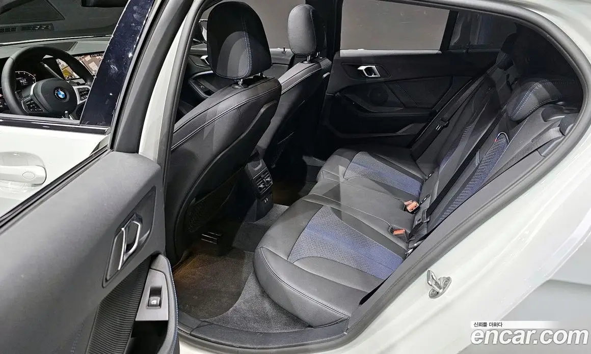 BMW 1 серия 2023 2.0 автомат (гидро), фото 12