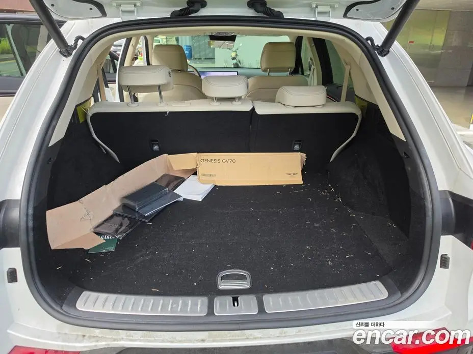 Genesis GV70 2025 2.5 автомат (гидро), фото 14 Genesis GV70 2025 2.5 автомат (гидро), фото 14