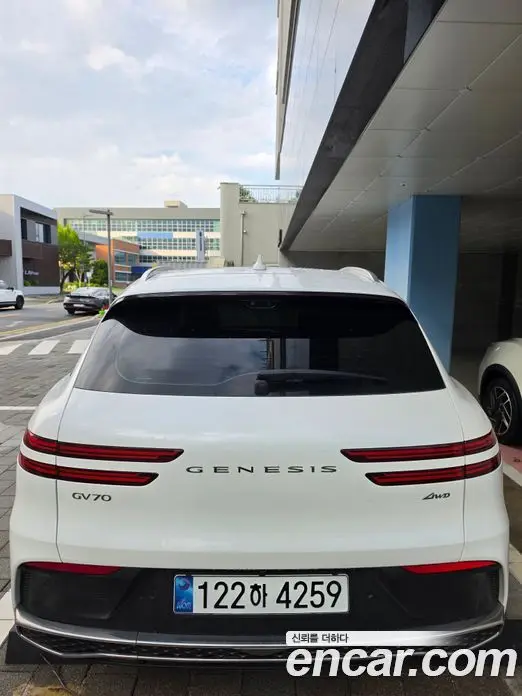 Genesis GV70 2025 2.5 автомат (гидро), фото 4 Genesis GV70 2025 2.5 автомат (гидро), фото 4