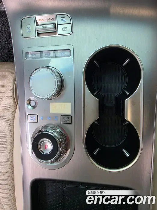 Genesis GV70 2025 2.5 автомат (гидро), фото 9 Genesis GV70 2025 2.5 автомат (гидро), фото 9