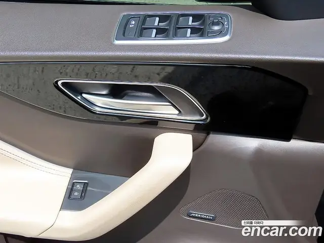 Jaguar F-Pace 2018 2.0 автомат (гидро), миниатюра 11 Jaguar F-Pace 2018 2.0 автомат (гидро), миниатюра 11