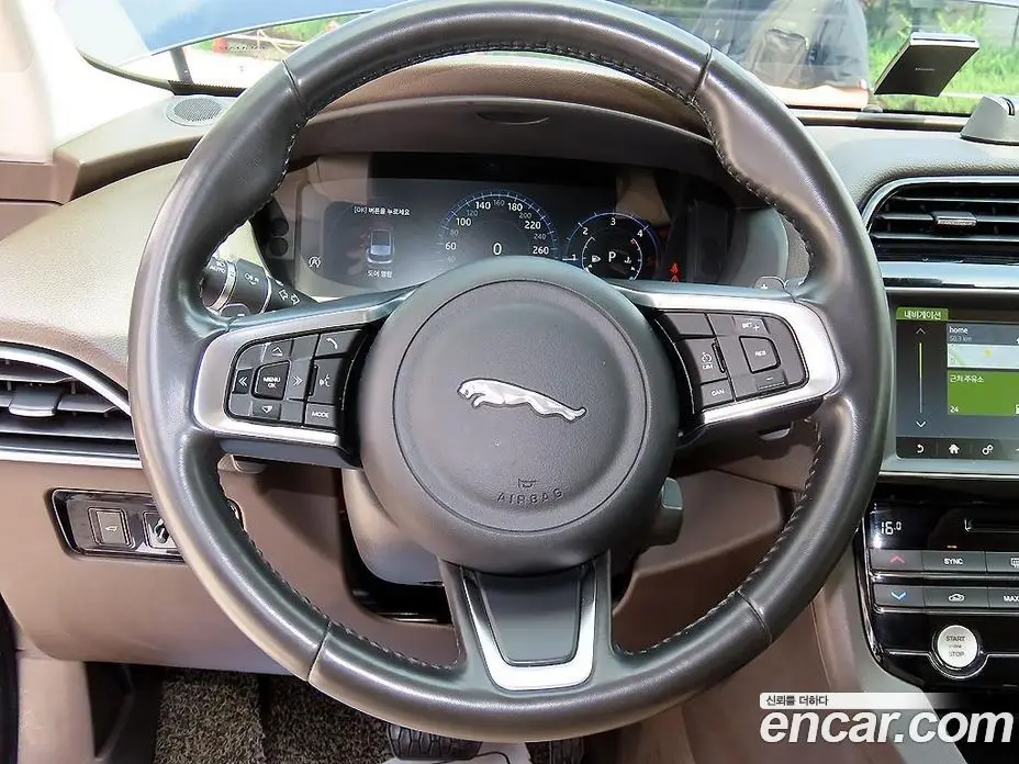 Jaguar F-Pace 2018 2.0 автомат (гидро), фото 8 Jaguar F-Pace 2018 2.0 автомат (гидро), фото 8