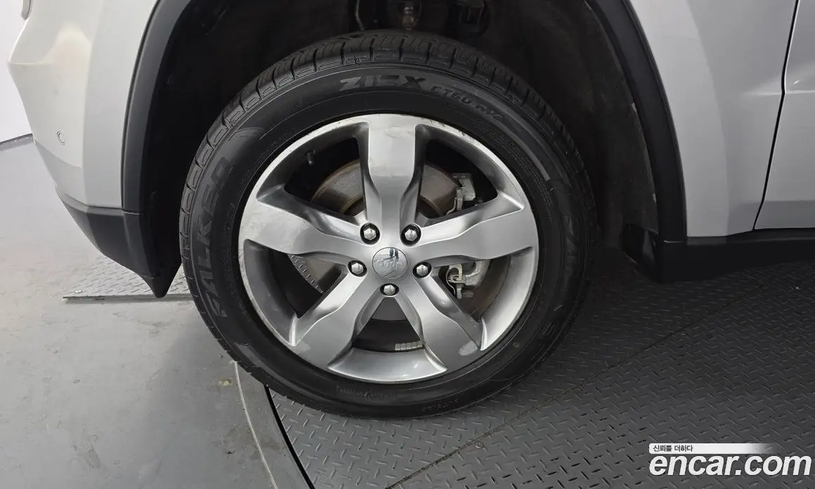 Jeep Cherokee 2011 3.6 автомат (гидро), фото 5
