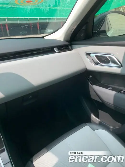 Land Rover Range Rover Velar 2024 2.0 автомат (гидро), фото 12
