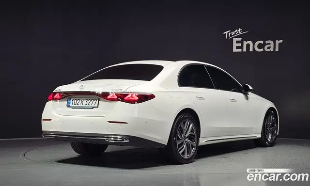 Mercedes-Benz E-Class 2024 2.0 автомат (гидро), миниатюра 2