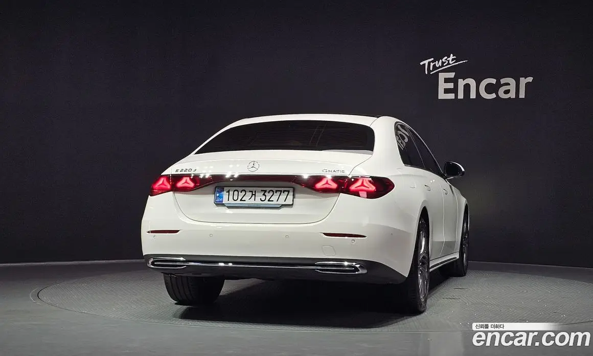 Mercedes-Benz E-Class 2024 2.0 автомат (гидро), фото 4