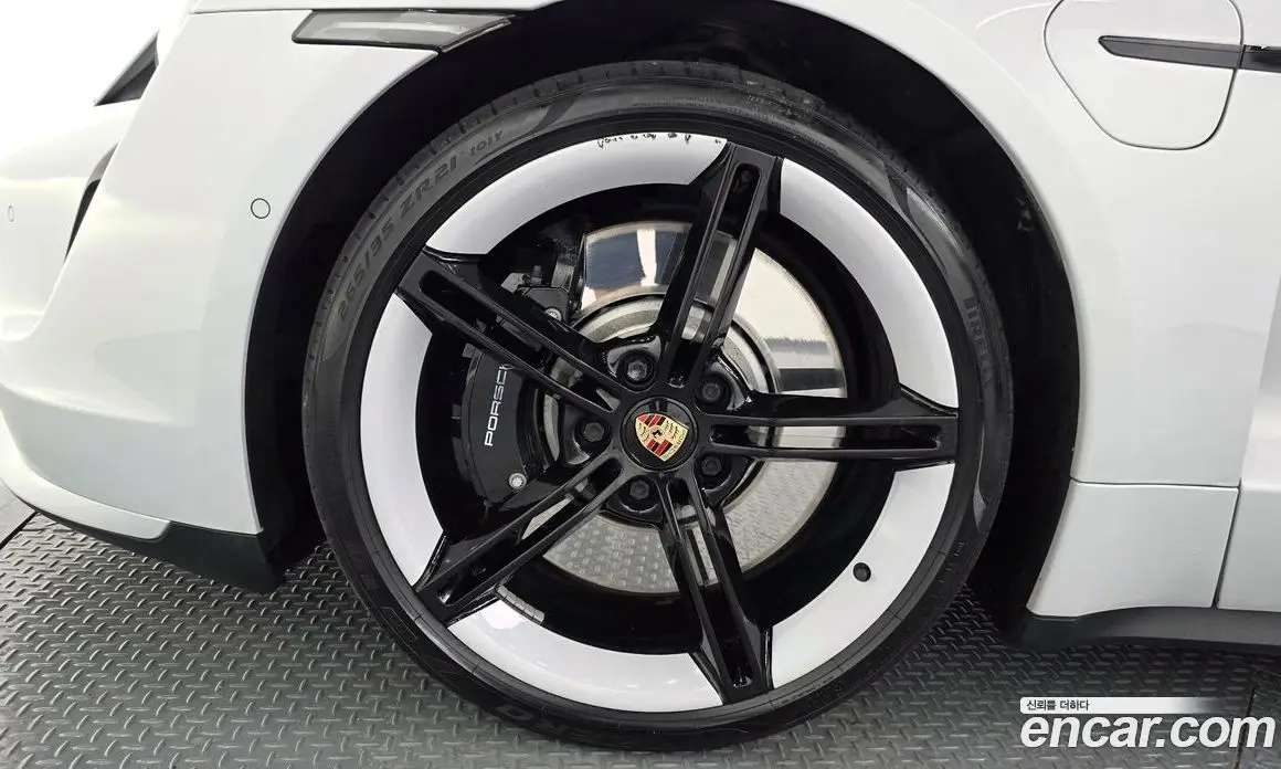 Porsche Taycan 2021 0.1 автомат (гидро), фото 5