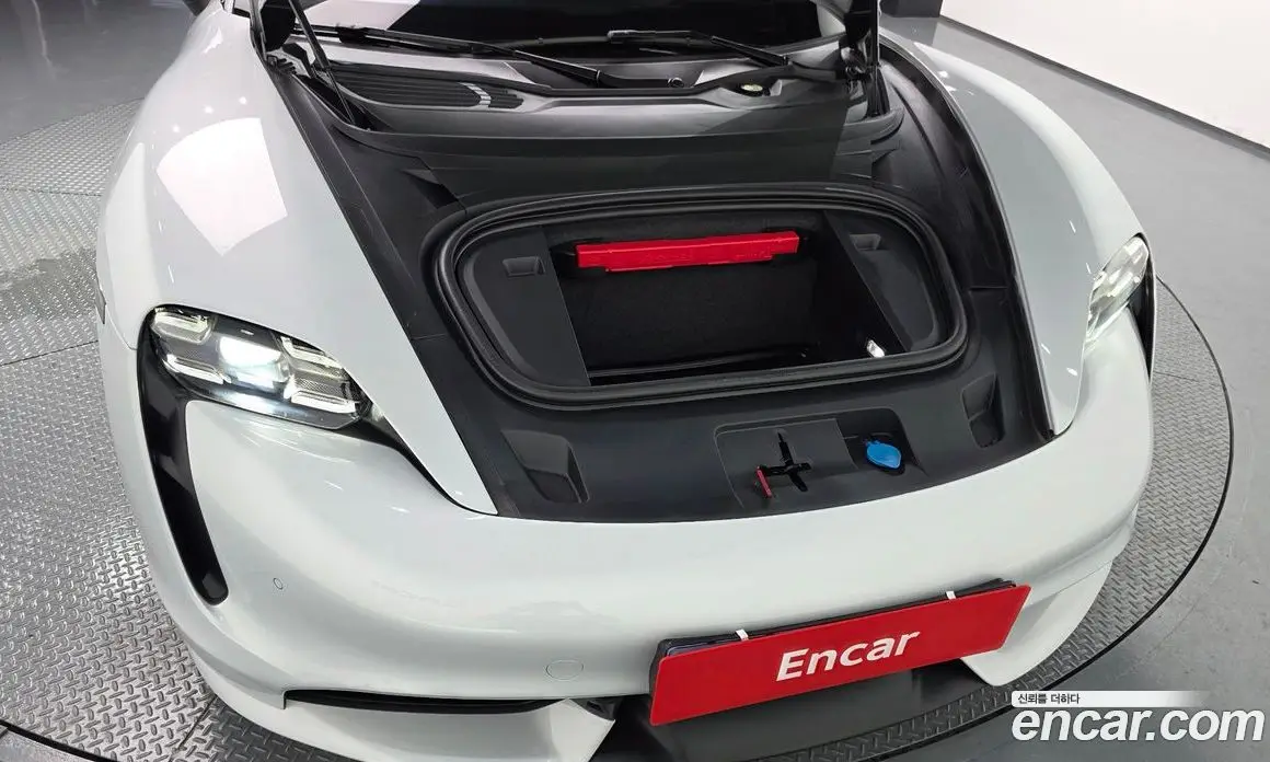 Porsche Taycan 2021 0.1 автомат (гидро), фото 6