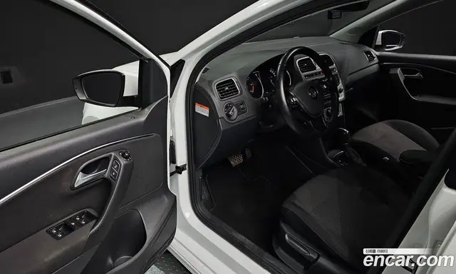 Volkswagen Polo 2015 1.4 автомат (гидро), миниатюра 10