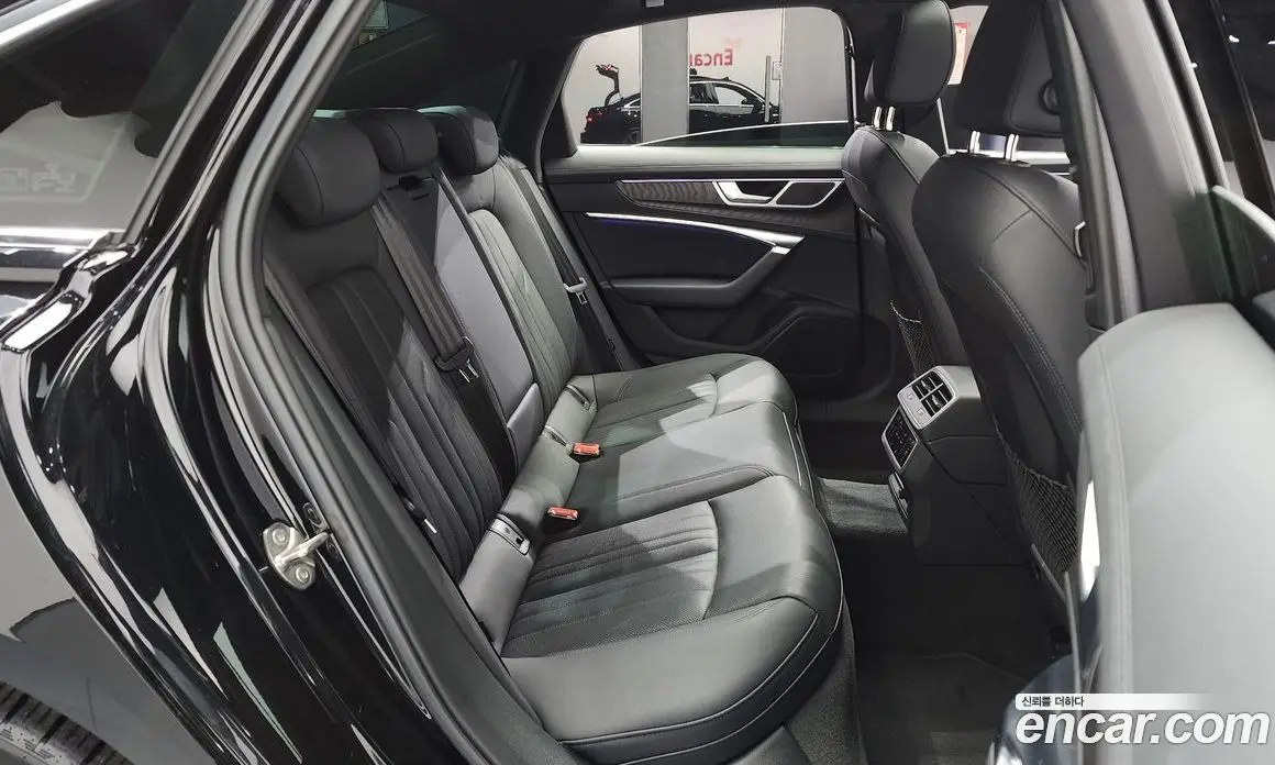 Audi A6 2023 2.0 автомат (гидро), фото 12