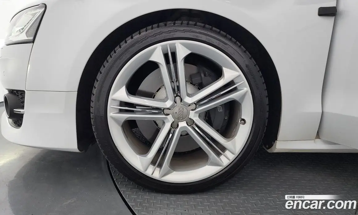 Audi S8 2015 4.0 автомат (гидро), фото 5 Audi S8 2015 4.0 автомат (гидро), фото 5
