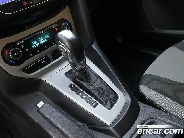 Ford Focus 2014 2.0 автомат (гидро), миниатюра 10