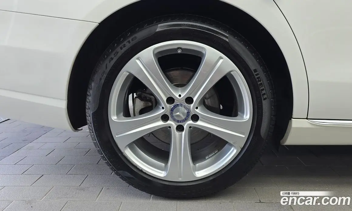 Mercedes-Benz E-Class 2016 1.9 автомат (гидро), фото 5 Mercedes-Benz E-Class 2016 1.9 автомат (гидро), фото 5