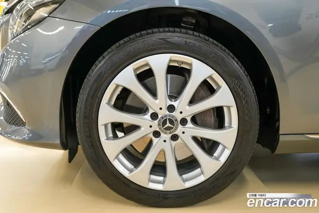 Mercedes-Benz E-Class 2019 2.0 автомат (гидро), миниатюра 5