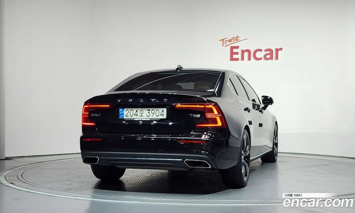 Volvo S60 2019 2.0 автомат (гидро), фото 4 Volvo S60 2019 2.0 автомат (гидро), фото 4