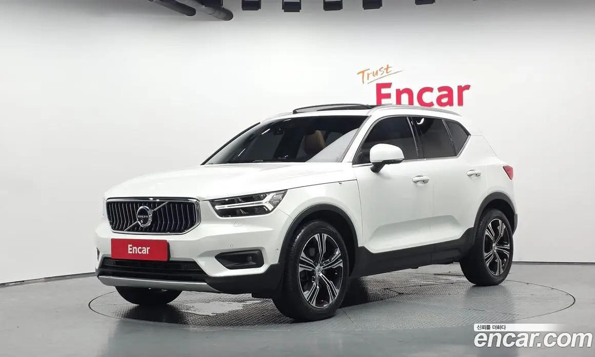 Volvo XC40 2019 2.0 автомат (гидро), фото 1 Volvo XC40 2019 2.0 автомат (гидро), фото 1