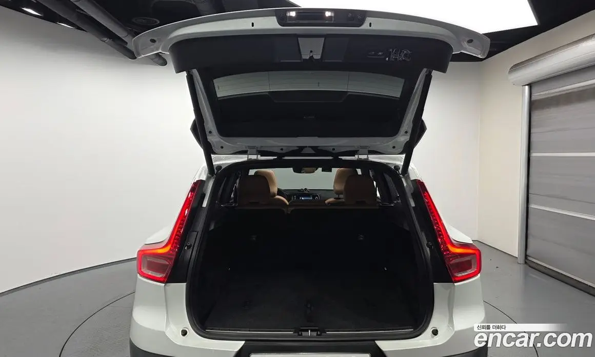 Volvo XC40 2019 2.0 автомат (гидро), фото 20 Volvo XC40 2019 2.0 автомат (гидро), фото 20