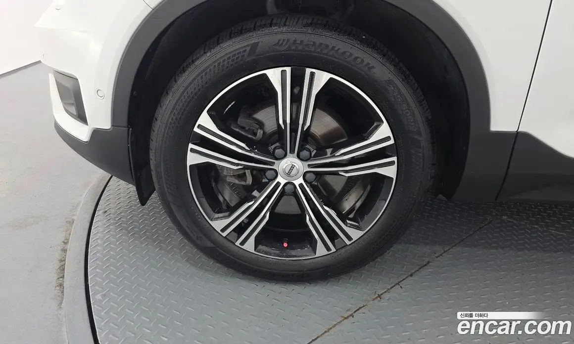Volvo XC40 2019 2.0 автомат (гидро), фото 5 Volvo XC40 2019 2.0 автомат (гидро), фото 5