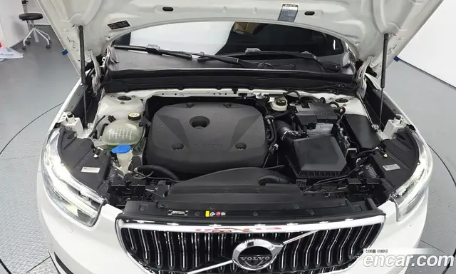 Volvo XC40 2019 2.0 автомат (гидро), миниатюра 6 Volvo XC40 2019 2.0 автомат (гидро), миниатюра 6