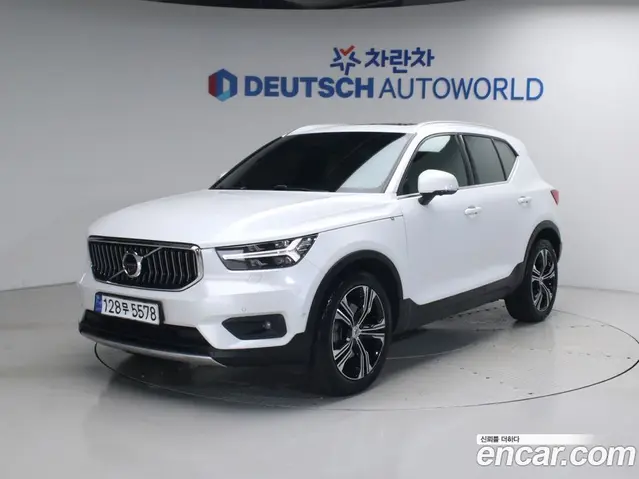 Volvo XC40 2020 2.0 автомат (гидро), миниатюра 2