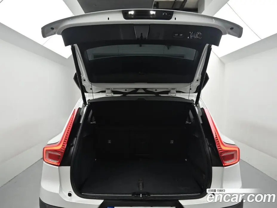 Volvo XC40 2020 2.0 автомат (гидро), фото 19