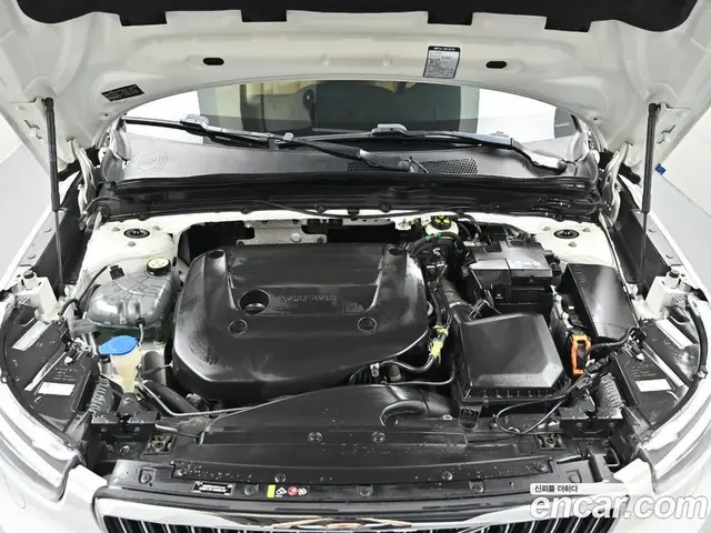 Volvo XC40 2020 2.0 автомат (гидро), миниатюра 6