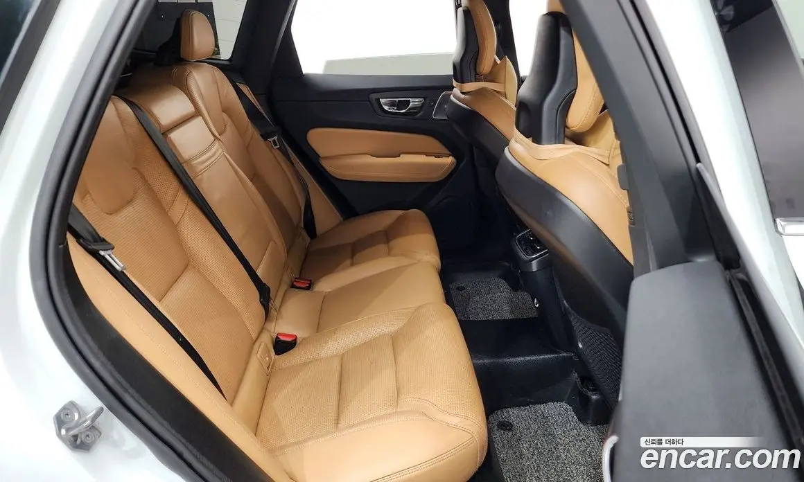 Volvo XC60 2017 2.0 автомат (гидро), фото 12 Volvo XC60 2017 2.0 автомат (гидро), фото 12