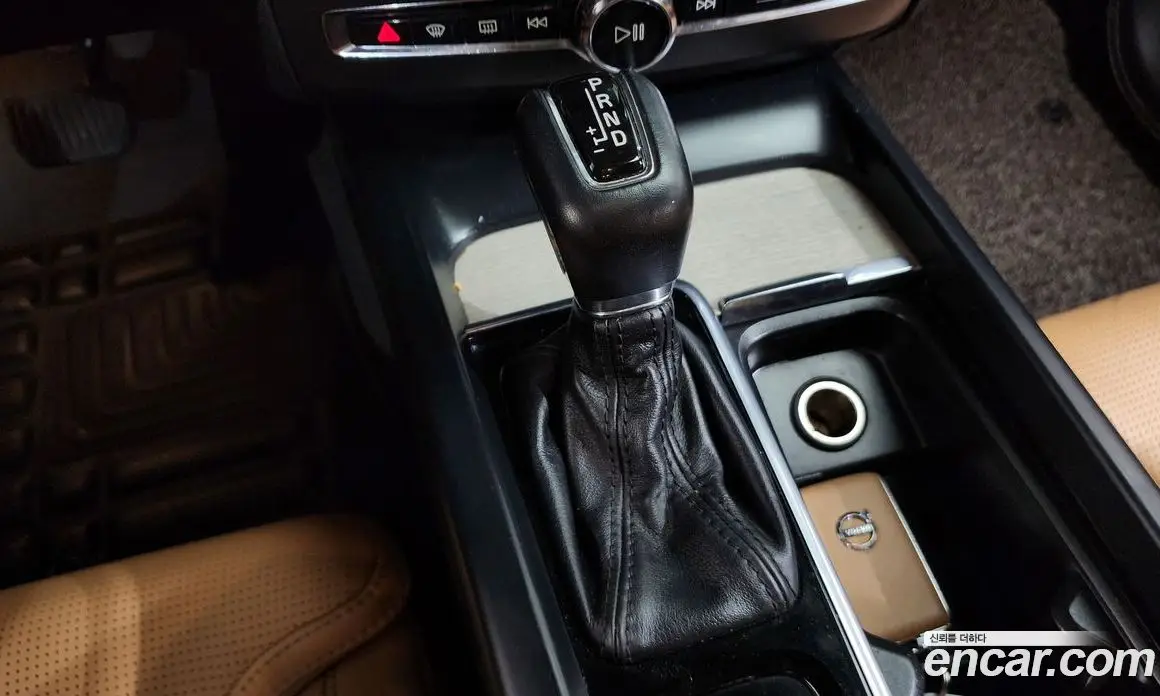 Volvo XC60 2017 2.0 автомат (гидро), фото 9 Volvo XC60 2017 2.0 автомат (гидро), фото 9