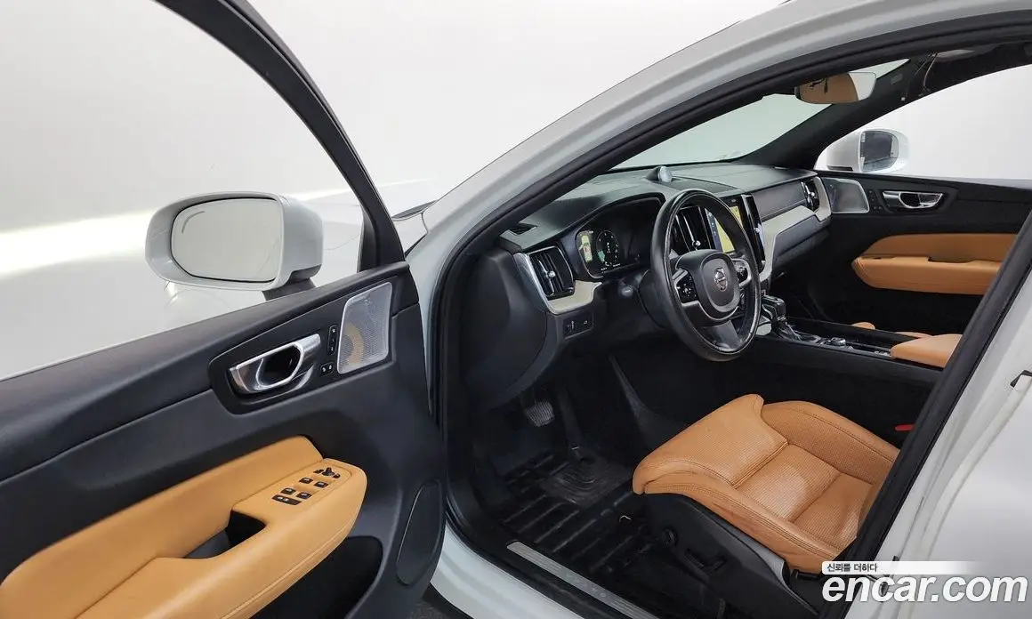 Volvo XC60 2017 2.0 автомат (гидро), фото 10 Volvo XC60 2017 2.0 автомат (гидро), фото 10