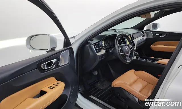 Volvo XC60 2017 2.0 автомат (гидро), миниатюра 10 Volvo XC60 2017 2.0 автомат (гидро), миниатюра 10