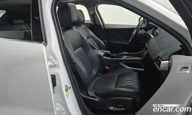 Jaguar F-Pace 2016 2.0 автомат (гидро), миниатюра 12