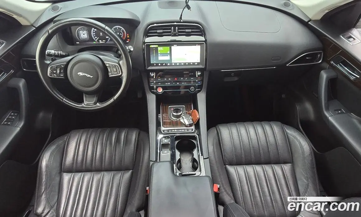 Jaguar F-Pace 2016 2.0 автомат (гидро), фото 7 Jaguar F-Pace 2016 2.0 автомат (гидро), фото 7