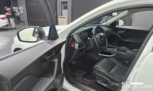 Jaguar F-Pace 2016 2.0 автомат (гидро), миниатюра 10 Jaguar F-Pace 2016 2.0 автомат (гидро), миниатюра 10