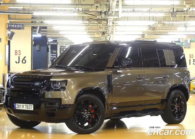 Land Rover Defender 2023 3.0 автомат (гидро), миниатюра 2