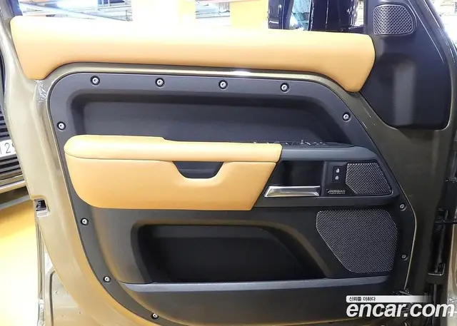 Land Rover Defender 2023 3.0 автомат (гидро), миниатюра 11